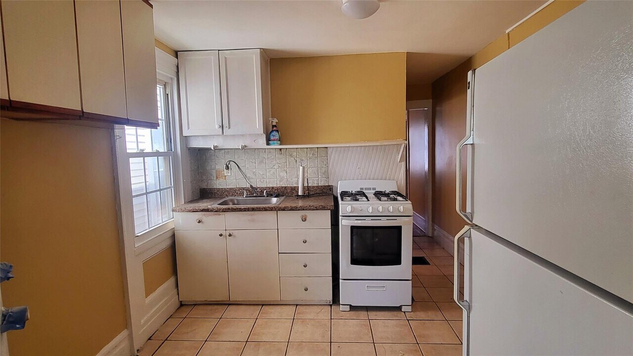 33 Smith St-Unit -1 S in Poughkeepsie, NY - Building Photo
