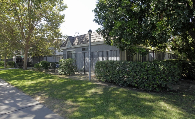 Palm Garden Apartments in Ontario, CA - Building Photo - Building Photo