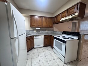 10810 Sugar Hill Dr in Houston, TX - Building Photo - Building Photo