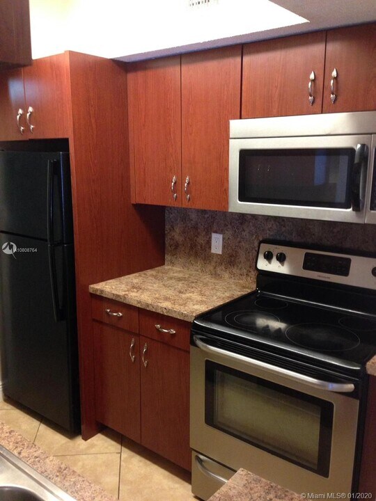 5760 Rock Island Rd-Unit -308 in Tamarac, FL - Foto de edificio