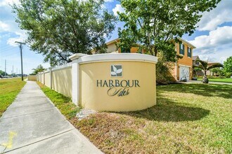 5303 Moon Shell Dr in Apollo Beach, FL - Building Photo - Building Photo