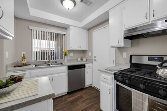 Carmenita Townhouse Apartments in Whittier, CA - Building Photo - Building Photo