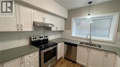 540 King St E in Hamilton, ON - Building Photo - Building Photo