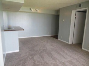 734 Executive Center Dr in West Palm Beach, FL - Building Photo - Building Photo