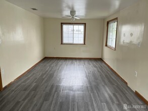 4 Monroe Ave in Carteret, NJ - Building Photo - Building Photo