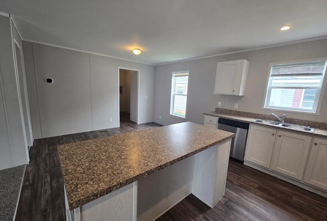 725 Oak Ln in Columbus, MI - Building Photo - Building Photo