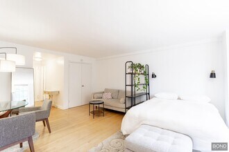 410 W 24 St in New York, NY - Building Photo - Building Photo