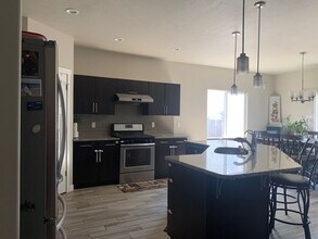 593 W Life Dr in Bluffdale, UT - Building Photo - Building Photo