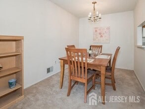 395 Lancaster Ct in Piscataway, NJ - Building Photo - Building Photo