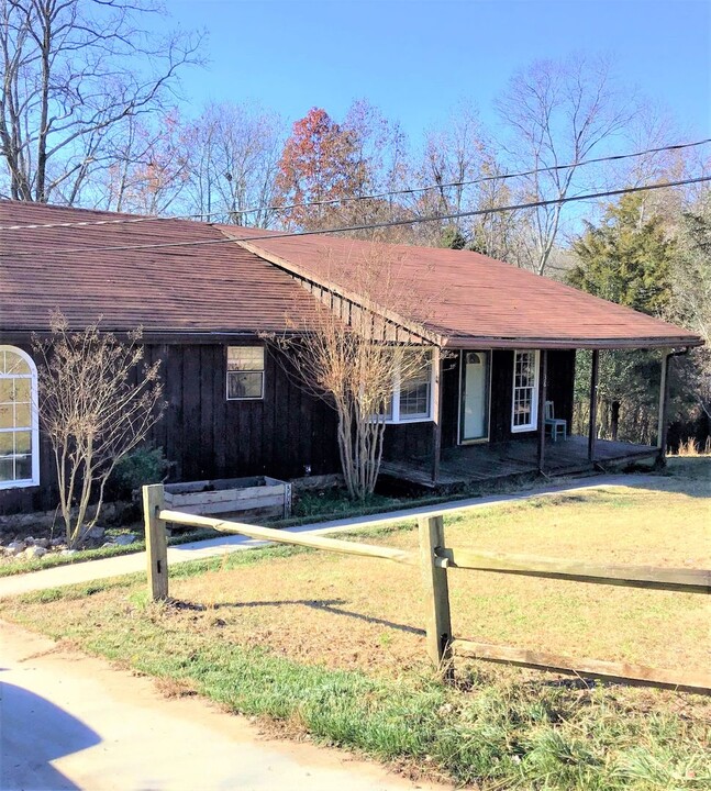 36 Sunny Heights Dr NE in Rome, GA - Building Photo