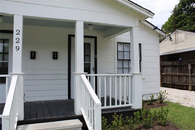229 Neyland St in Houston, TX - Foto de edificio - Building Photo