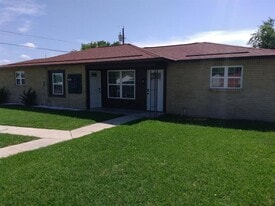 1104 N Bedell Ave in Del Rio, TX - Building Photo