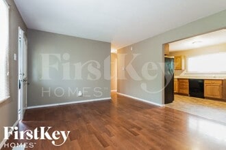 5180 Carey Ln in Hazelwood, MO - Foto de edificio - Building Photo