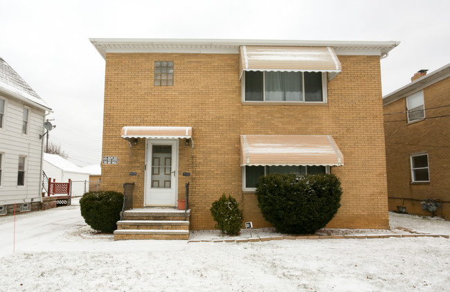 6251 State Rd in Parma, OH - Foto de edificio - Building Photo