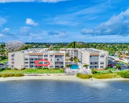 1516 S Lakeside Dr, Unit 203 in Lake Worth Beach, FL - Building Photo