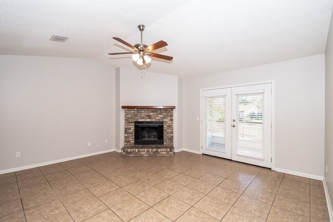 10827 Carrington Ct in Jacksonville, FL - Building Photo - Building Photo