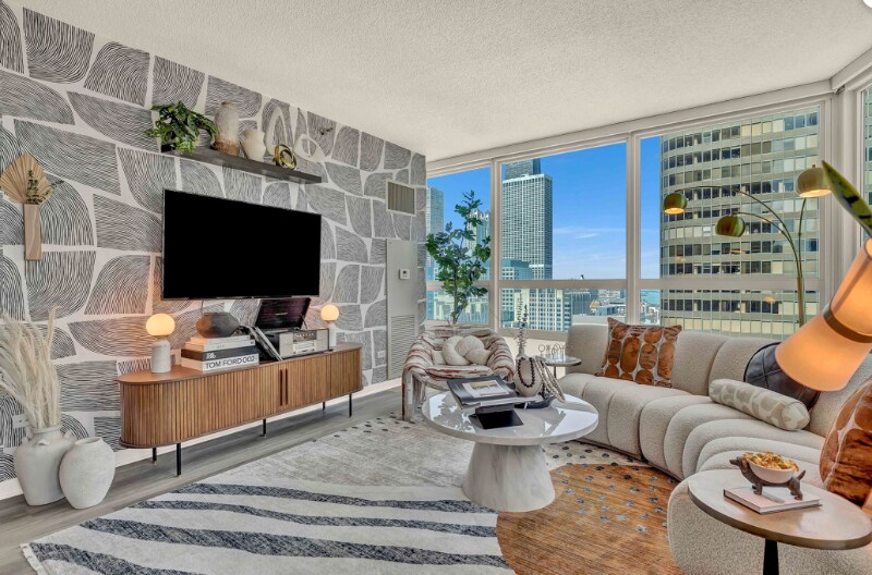 339 E Ohio St in Chicago, IL - Building Photo