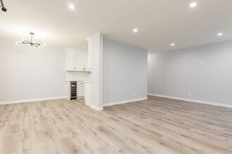 5036 Coldwater Canyon Ave in Los Angeles, CA - Building Photo - Building Photo