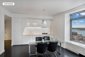 123 Washington St in New York, NY - Building Photo - Building Photo