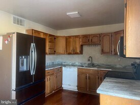 16 N Pendleton Ct in Frederick, MD - Building Photo