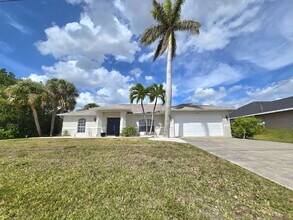 2507 Embers Pkwy W in Cape Coral, FL - Building Photo - Building Photo