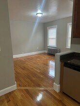 33 Algonquin St, Unit 2 in Boston, MA - Foto de edificio - Building Photo