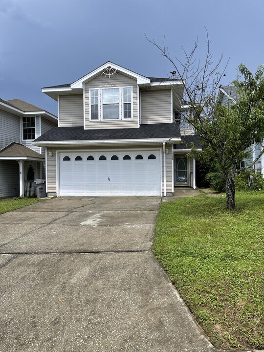 3368 Two Sisters Way in Pensacola, FL - Foto de edificio