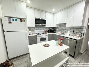 90 Hammond St in Boston, MA - Foto de edificio - Building Photo