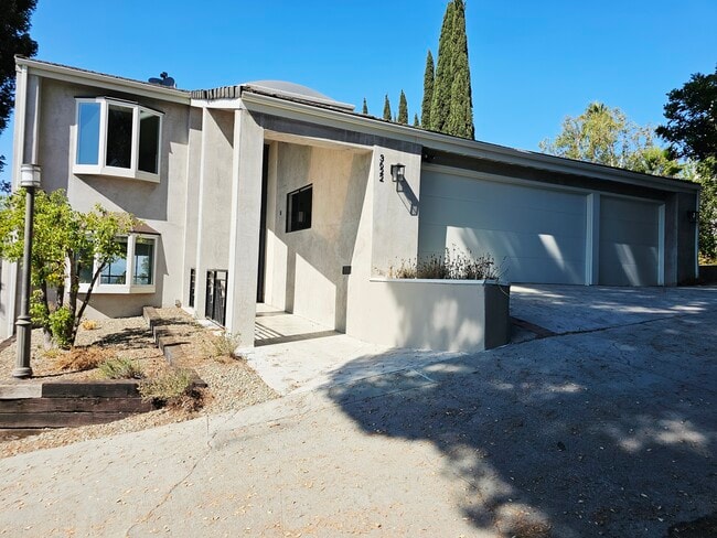 property at 3622 Roberts View Pl