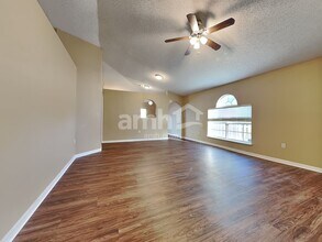 6679 Gentle Oaks Dr W in Jacksonville, FL - Building Photo - Building Photo