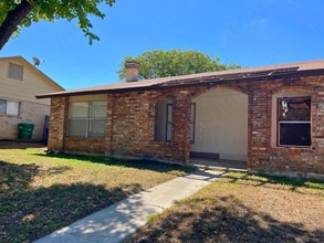 8026 Echo Wind St in San Antonio, TX - Building Photo - Building Photo