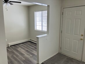 310 Washington St. in South Lyon, MI - Foto de edificio - Building Photo