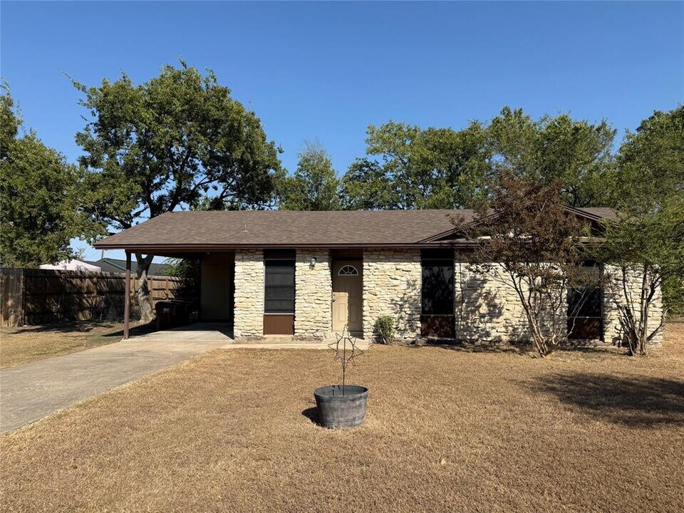 2103 Dixie Ln in Round Rock, TX - Building Photo