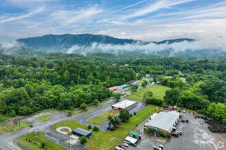 7052 E Lamar Alexander Pky in Townsend, TN - Building Photo - Building Photo