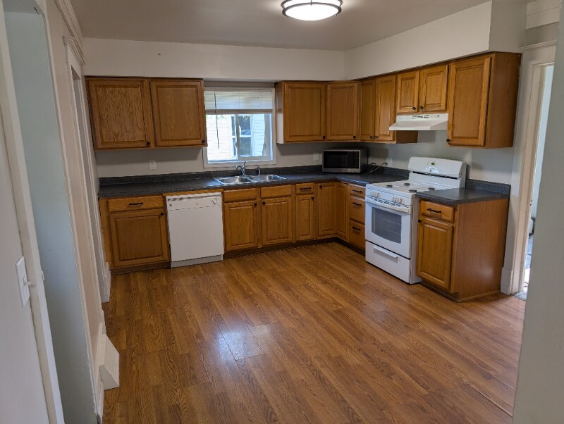 602 8th Ave W in Oskaloosa, IA - Building Photo