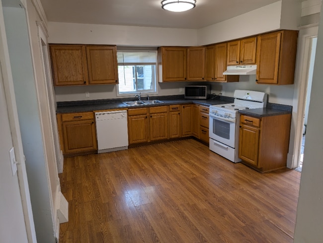 property at 602 8th Ave W