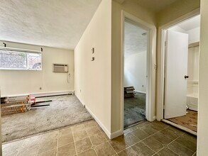 360 Market St, Unit B4 in Boston, MA - Building Photo - Building Photo