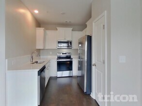 704 Finse Dr, Unit V-7 in Spring Hill, TN - Foto de edificio - Building Photo