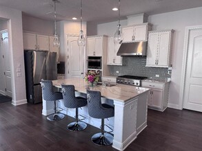 11905 Bayshore Cv in Austin, TX - Foto de edificio - Building Photo