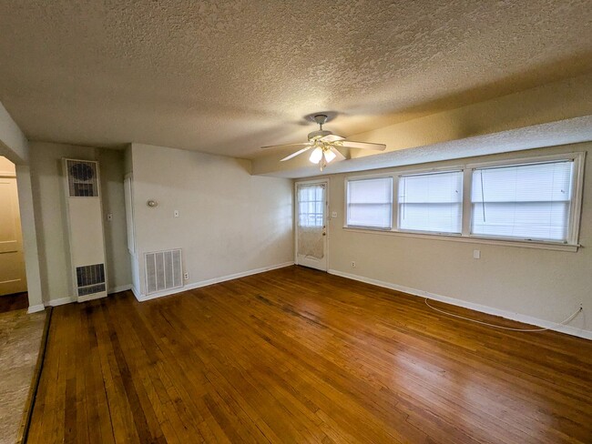 306 Bridal Wreath Ave in Orange, TX - Building Photo - Building Photo