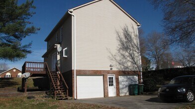 2500 Newington Ct in Clemmons, NC - Building Photo - Building Photo