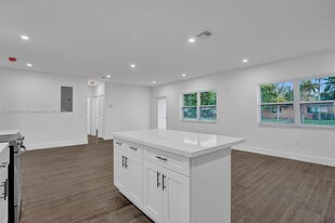 515 NE 142nd St in North Miami, FL - Building Photo - Building Photo