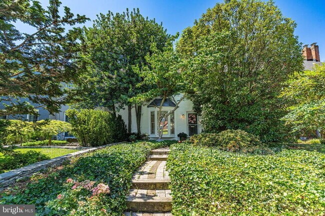 property at 912 Green St