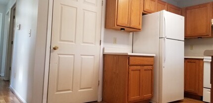 921 W 20th St in Cedar Falls, IA - Building Photo - Building Photo