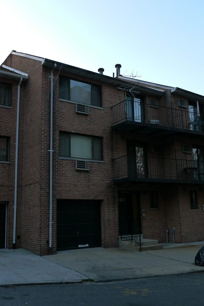 3570 Netherland Ave in Bronx, NY - Building Photo - Building Photo