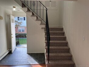 37 Bouton St E in Stamford, CT - Building Photo - Building Photo