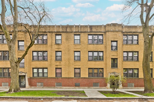 2723 W Wellington Ave, Unit 3