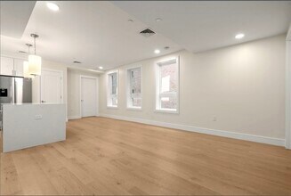 301 Border St in Boston, MA - Building Photo - Building Photo