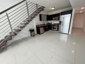 41 SE 5th St, Unit 2003 in Miami, FL - Building Photo