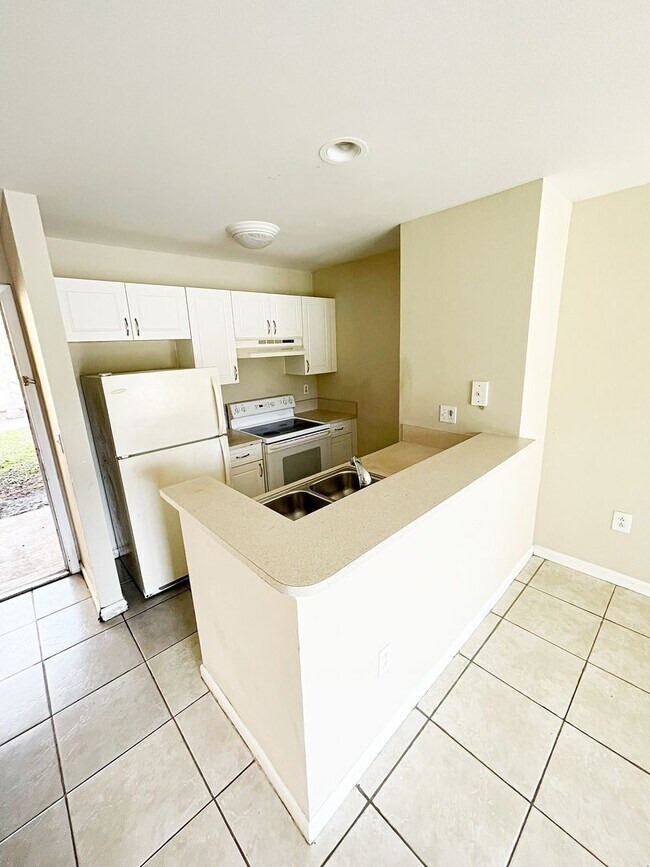 4823 Via Palm Lakes in West Palm Beach, FL - Building Photo - Building Photo